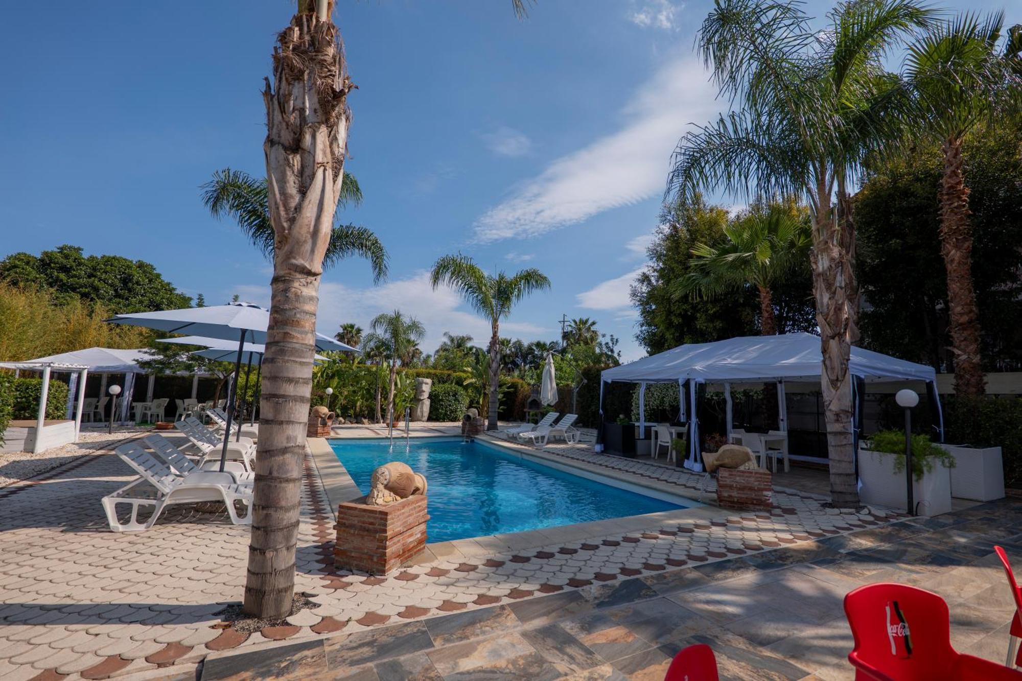Villa Seta จีอาร์ดีนี นักซอส ภายนอก รูปภาพ