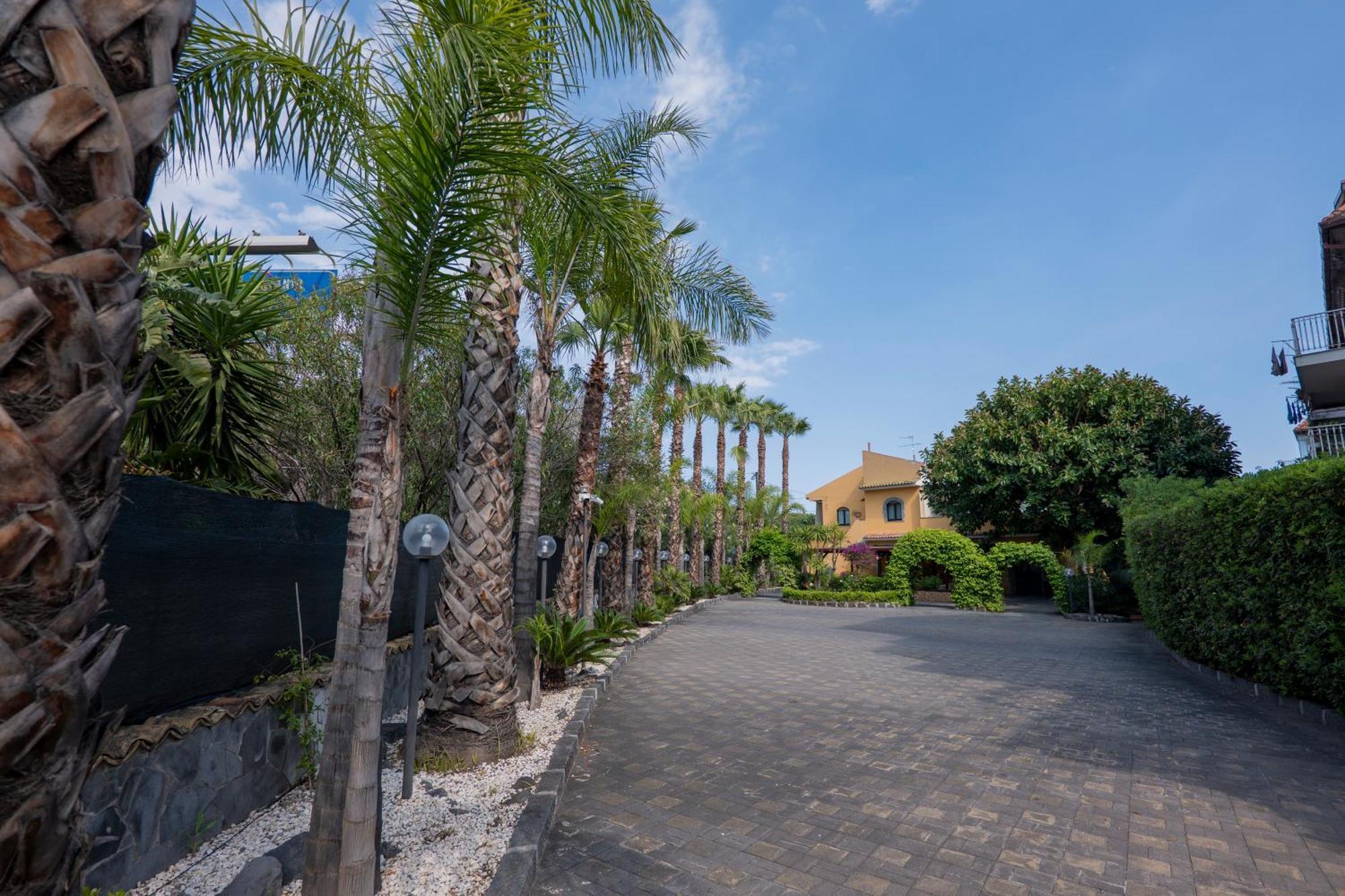 Villa Seta จีอาร์ดีนี นักซอส ภายนอก รูปภาพ
