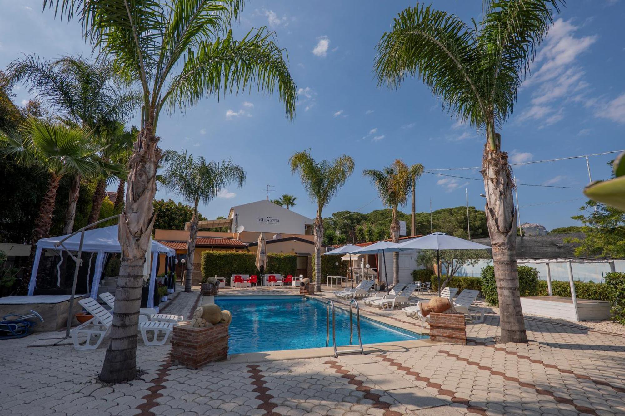 Villa Seta จีอาร์ดีนี นักซอส ภายนอก รูปภาพ