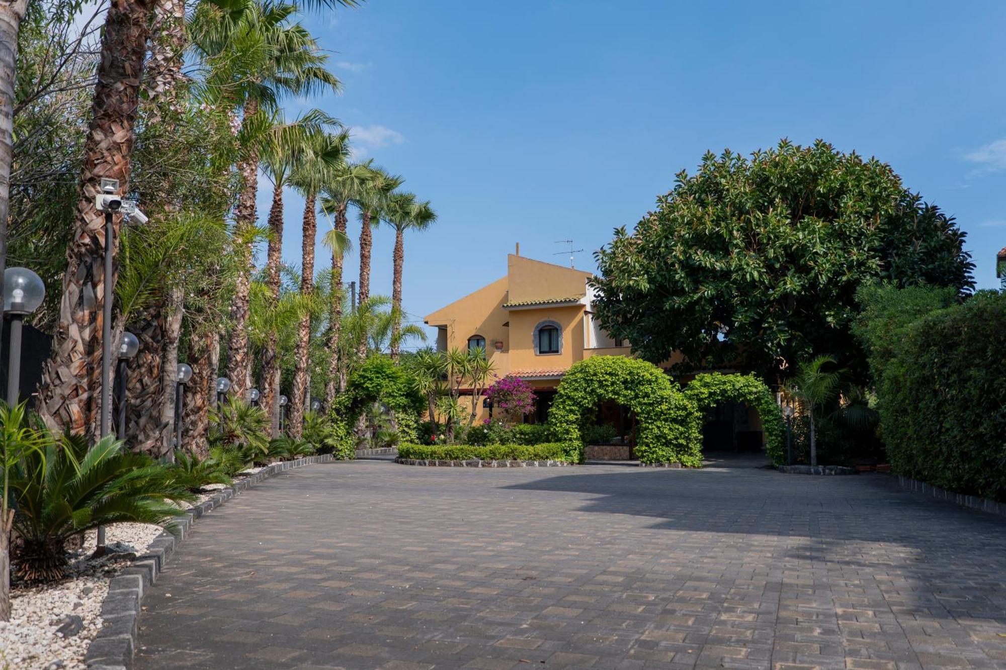 Villa Seta จีอาร์ดีนี นักซอส ภายนอก รูปภาพ