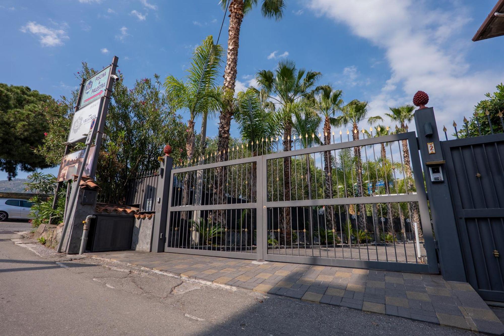 Villa Seta จีอาร์ดีนี นักซอส ภายนอก รูปภาพ