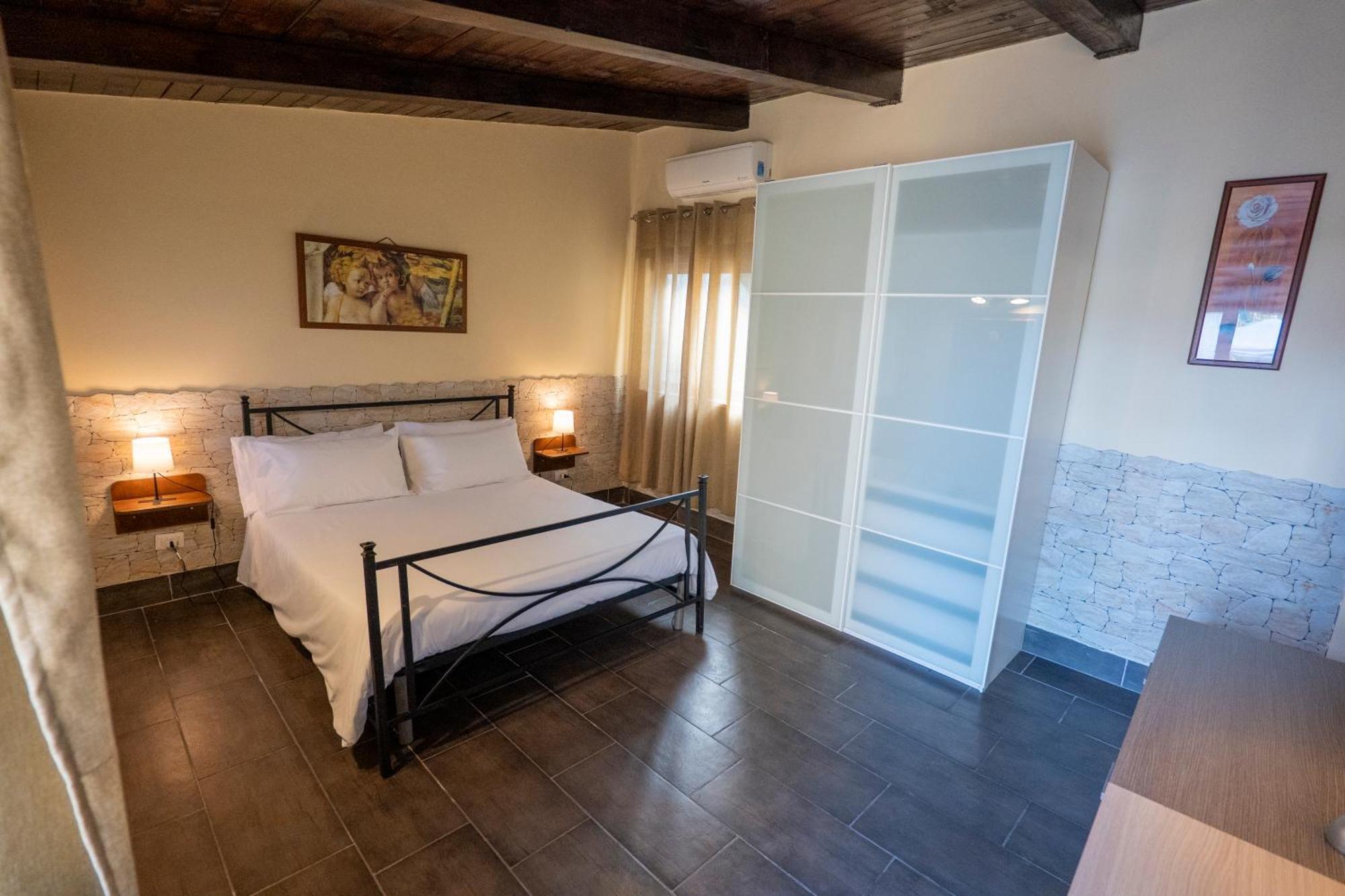 Villa Seta จีอาร์ดีนี นักซอส ภายนอก รูปภาพ