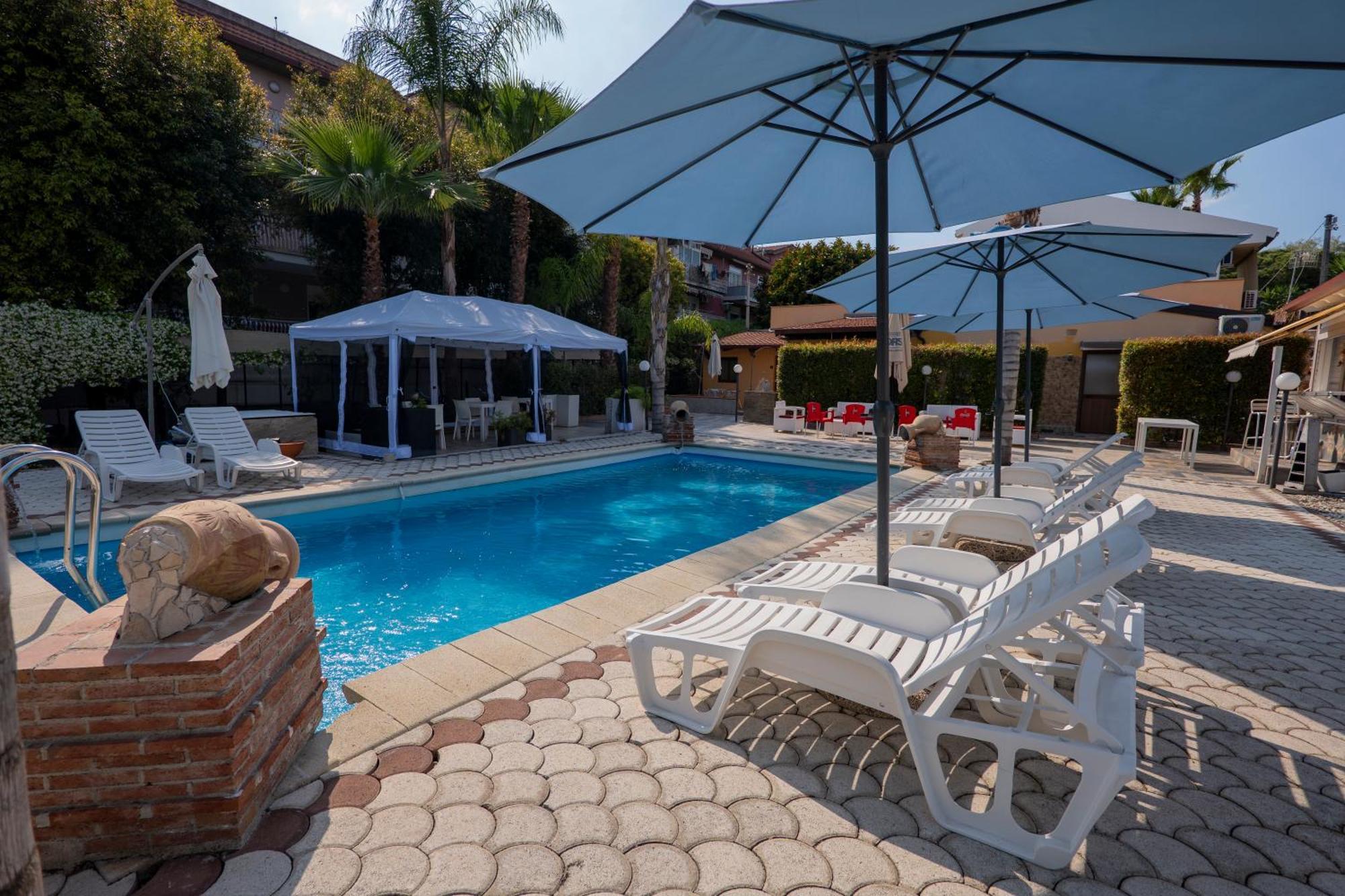 Villa Seta จีอาร์ดีนี นักซอส ภายนอก รูปภาพ