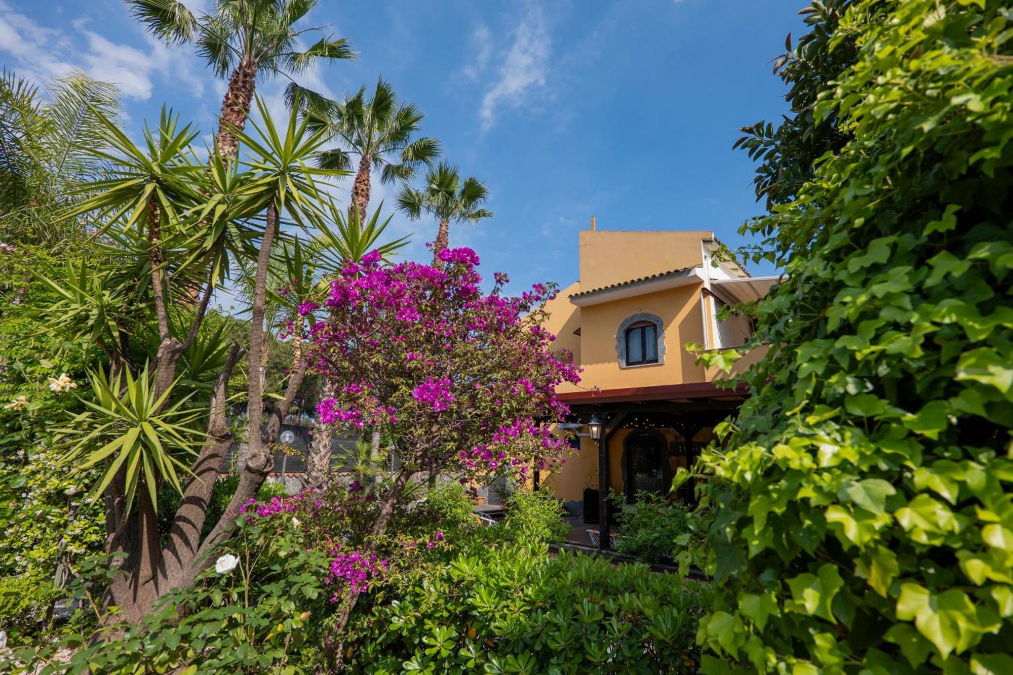 Villa Seta จีอาร์ดีนี นักซอส ภายนอก รูปภาพ